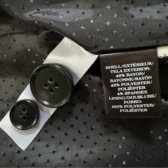 Anne Taylor classic black blazer, size 0P (XS) - Picture 7 of 7